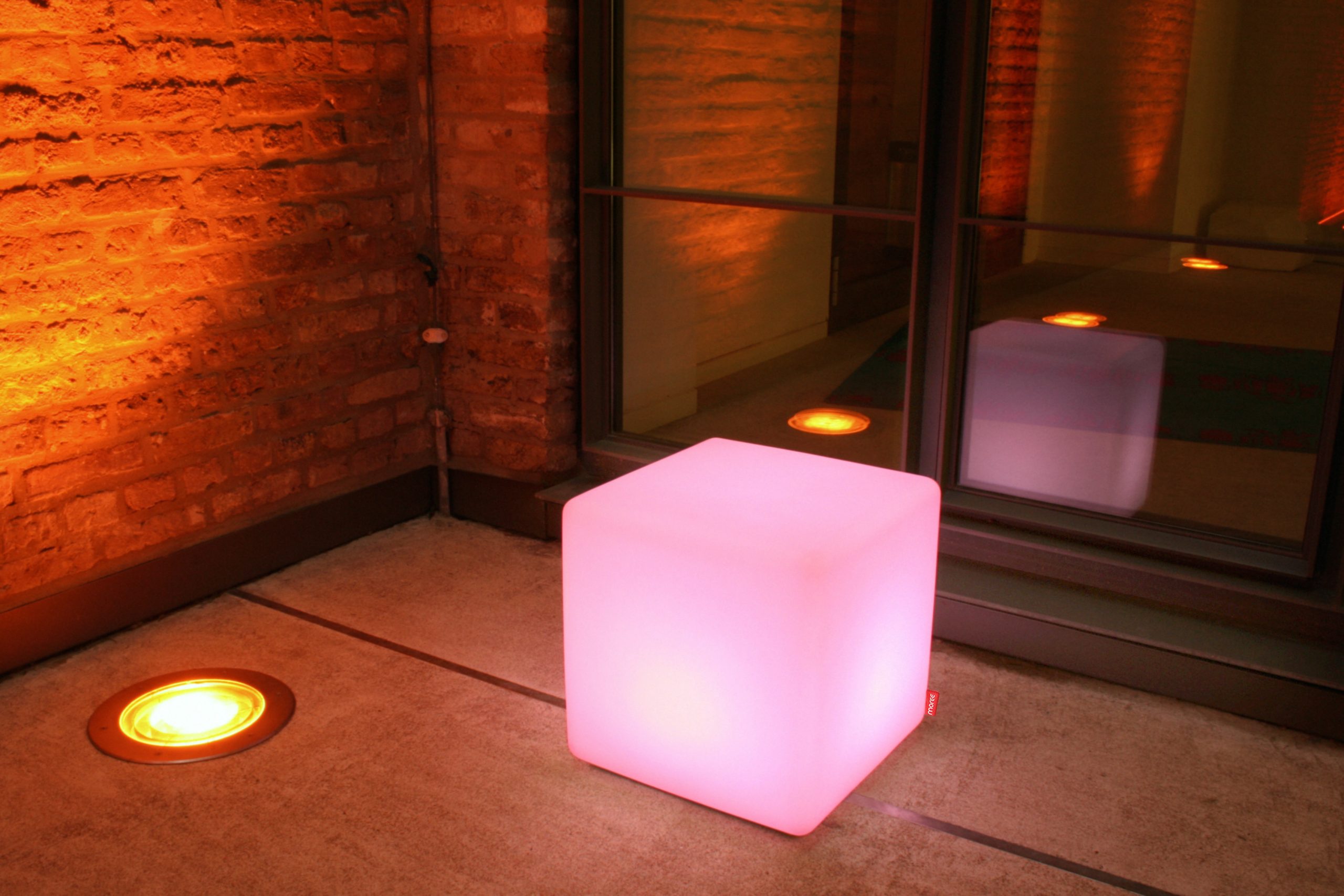 06-06-01-LED-Cube-Outdoor-LED-Pink-300-dpi