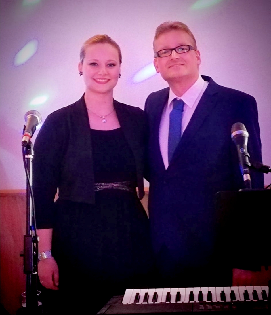 01-Sandra-Dierk-mit-Mikro