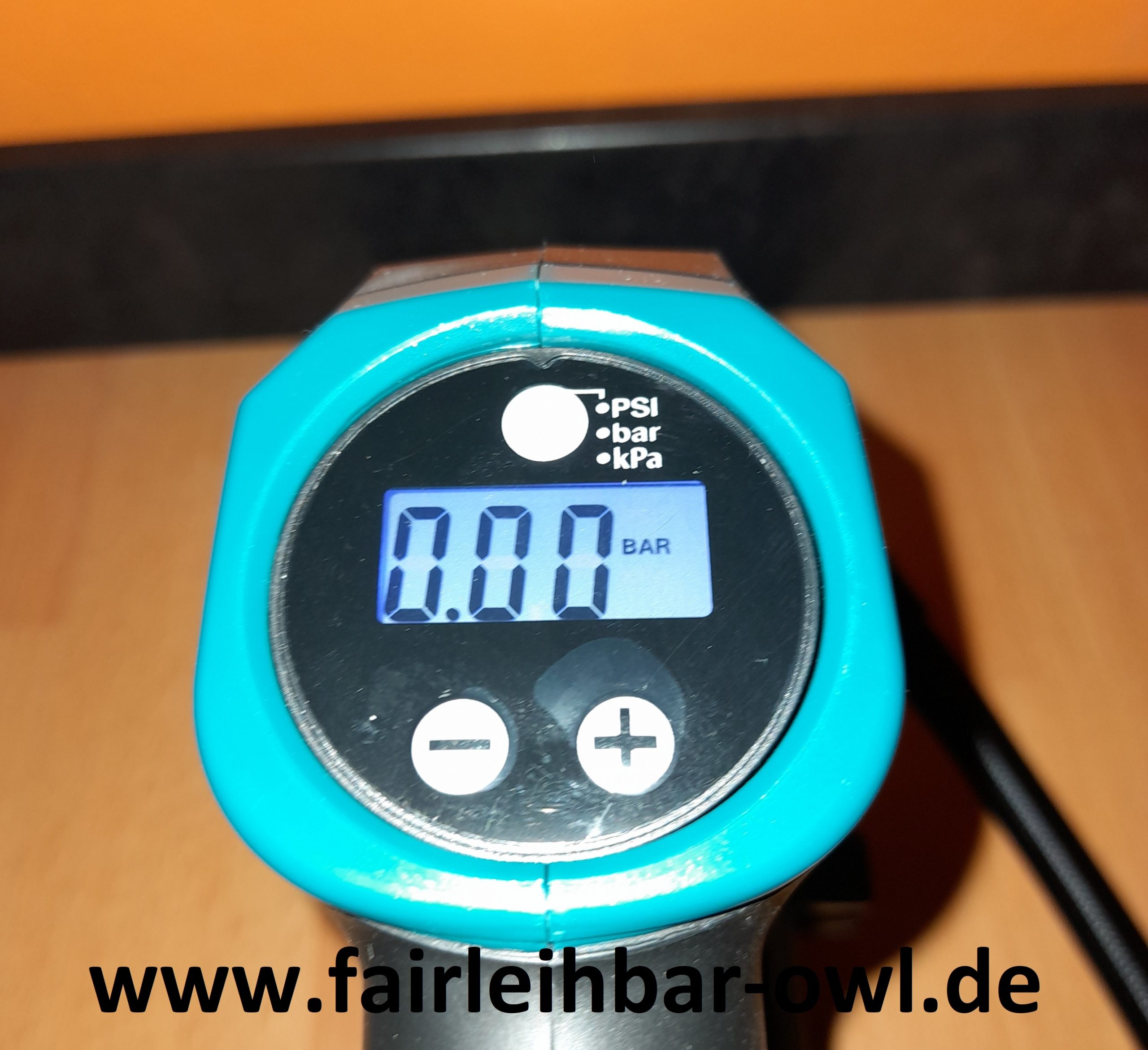 Makita-Akku-Kompressor-DMP180-signiert-2