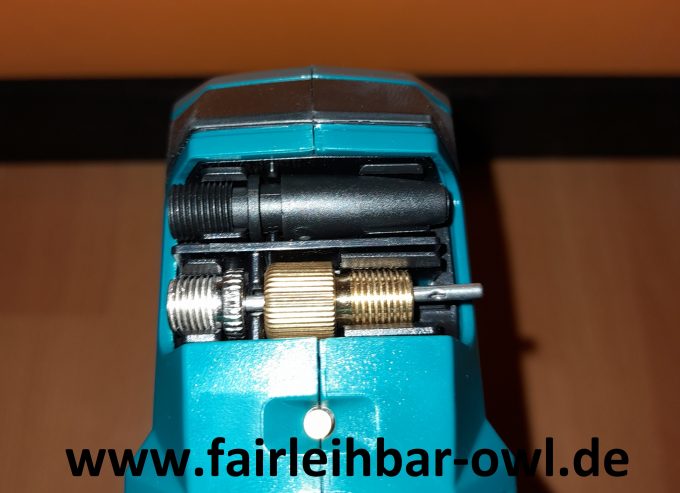 Makita-Akku-Kompressor-DMP180-signiert-3