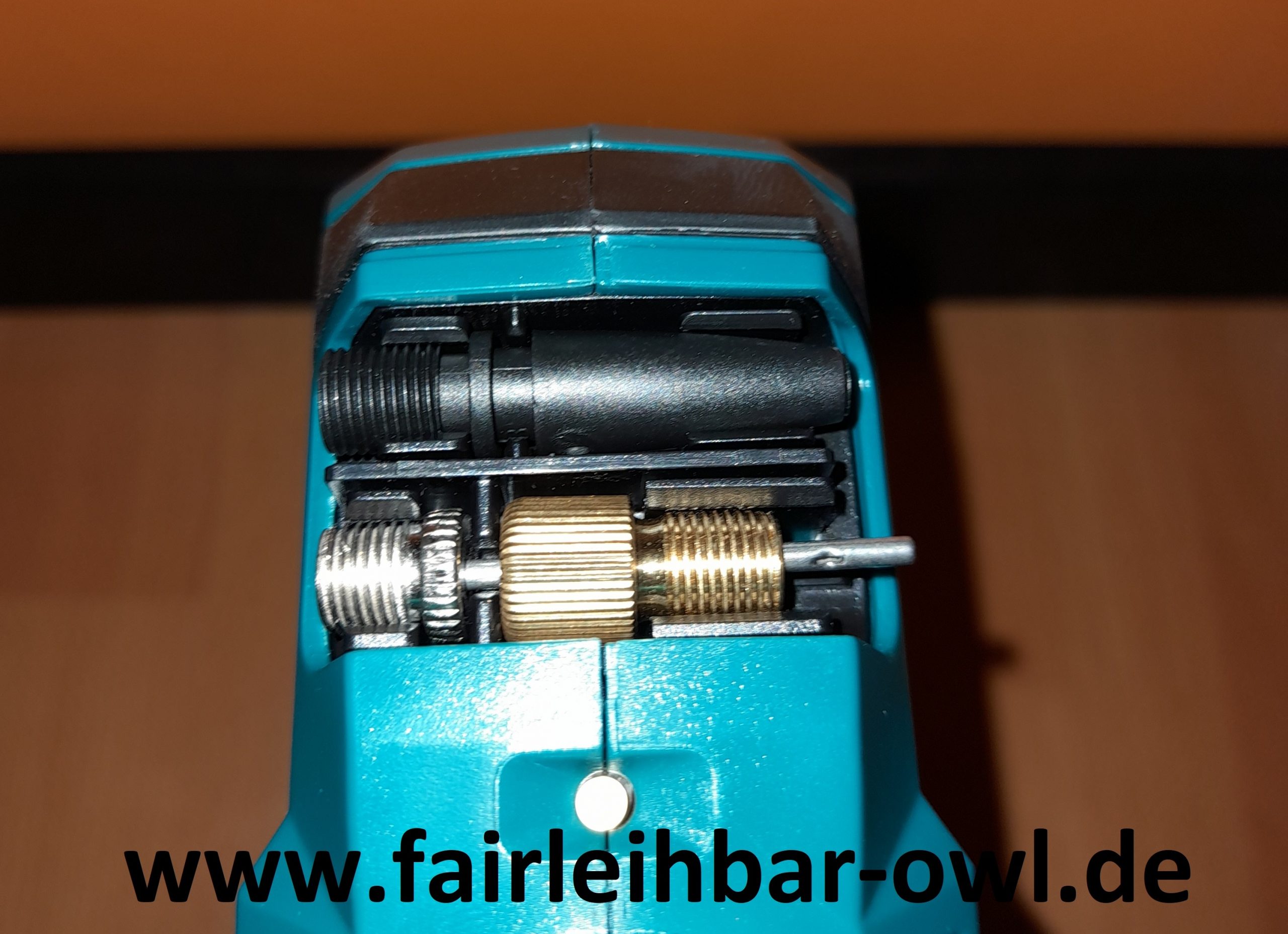 Makita-Akku-Kompressor-DMP180-signiert-3