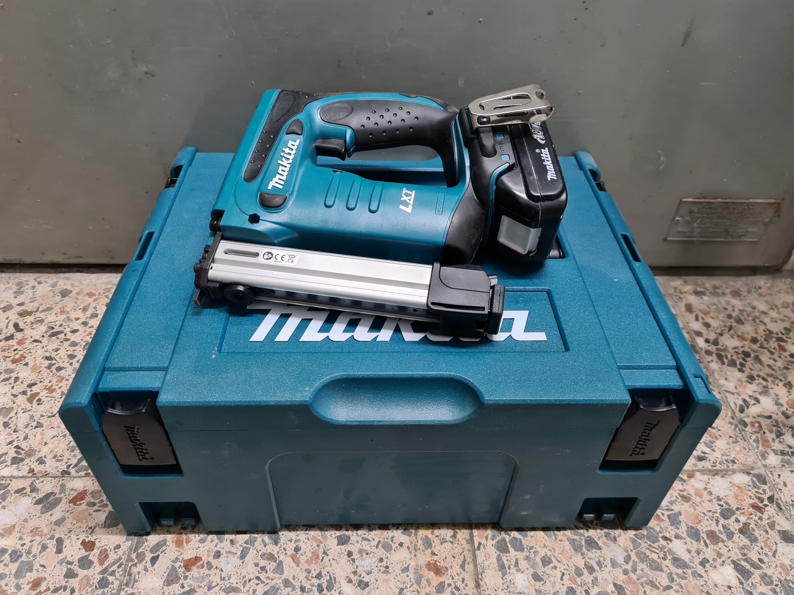 makita_dst221